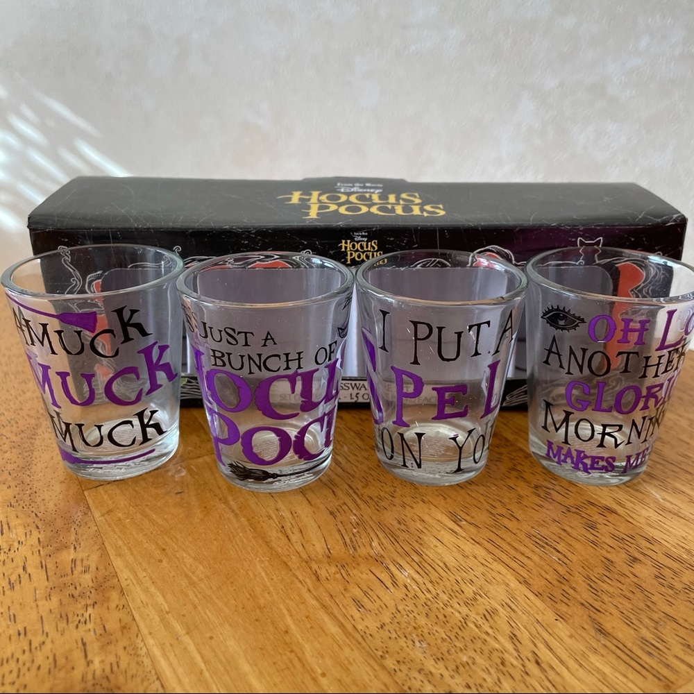 Disney HOCUS POCUS Amuck, Amuck, Amuck & More Sayings Set of 4 Shot Glasses NEW!